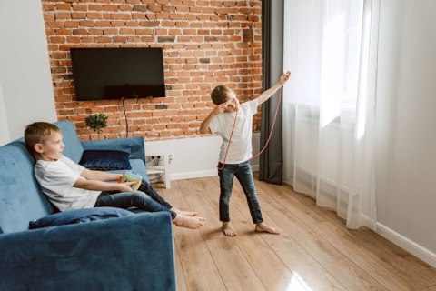 Skakanka sznurkowa z drewnianymi rączkami Akson 3 m - CZERWONY