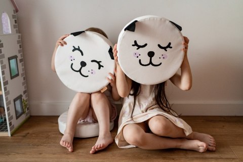 Poduszki białe ekoskóra KOTEK z uszkami 1 szt. 6 cm AKSON - Kotek - oczy w górę