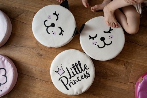 Poduszki białe ekoskóra NAPISY 1 szt. 6 cm AKSON - Kotek - Little Princess