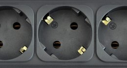 Listwa zasilająca AKYGA Listwa zasilająca przeciwprzepięciowa SP06A AK-SP-06A