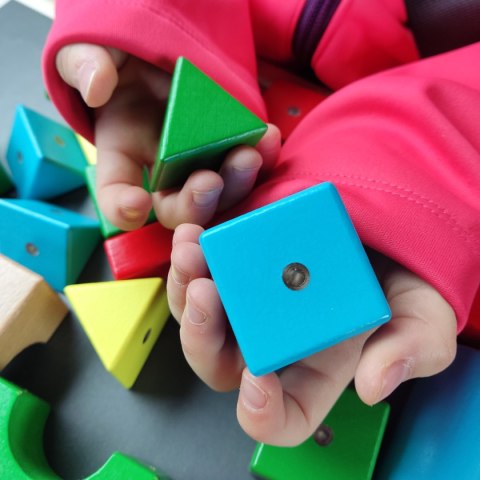 Drewniane klocki magnetyczne WABI 80 el. [304 ruchome magnesy]