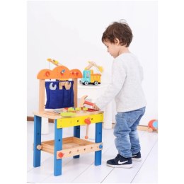 Drewniany warsztat z narzędziami