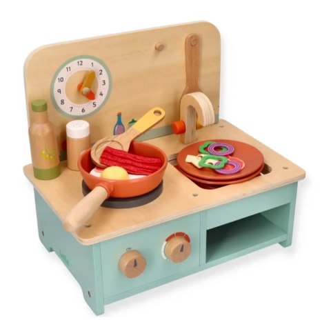 Mała drewniana kuchnia z akcesoriami